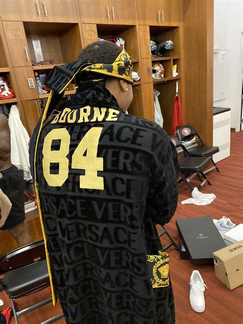 Emmanuel Sanders gifts custom Versace robes to 49ers 